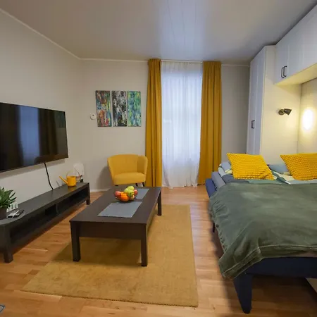 Апартаменты Homey Apartment At Tartu Woody Karlova & Free Parking 2 Тарту